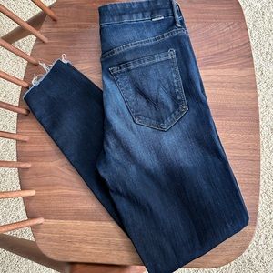MOTHER Denim High Waisted Looker, Ankle Fray jeans.  Wash: Night Owl